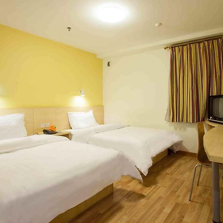 7Days Inn Xianning Hot Spring Pedestrian Street Shopping Park Dış mekan fotoğraf