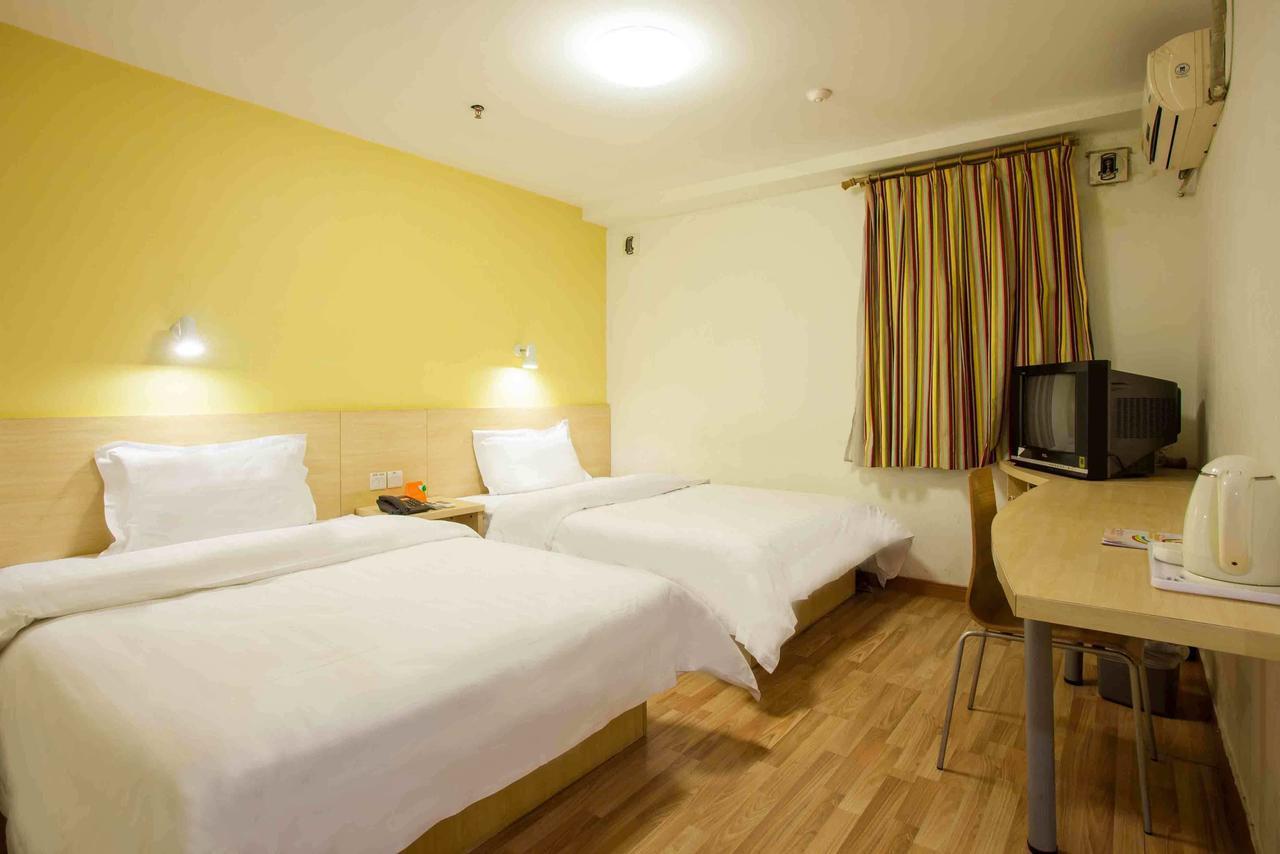 7Days Inn Xianning Hot Spring Pedestrian Street Shopping Park Dış mekan fotoğraf