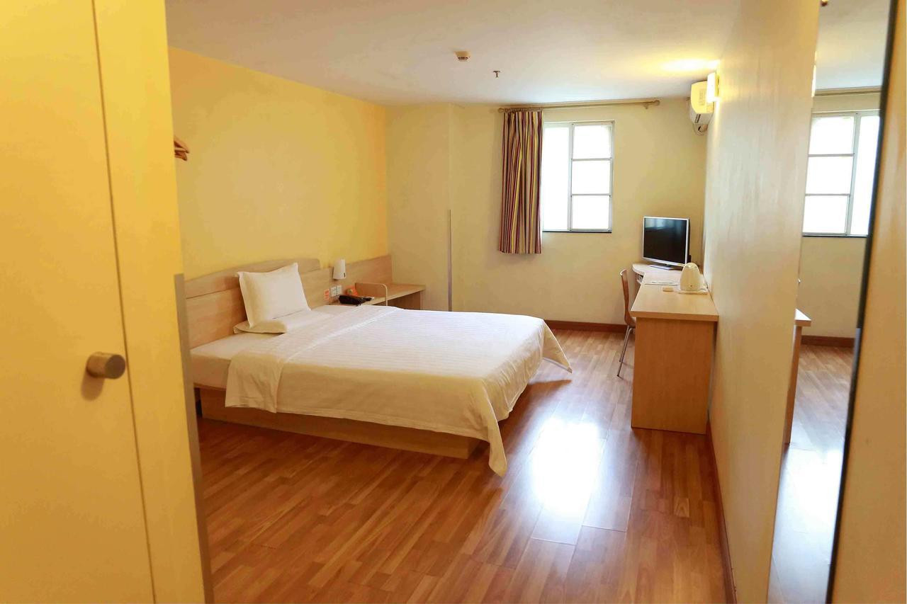 7Days Inn Xianning Hot Spring Pedestrian Street Shopping Park Dış mekan fotoğraf