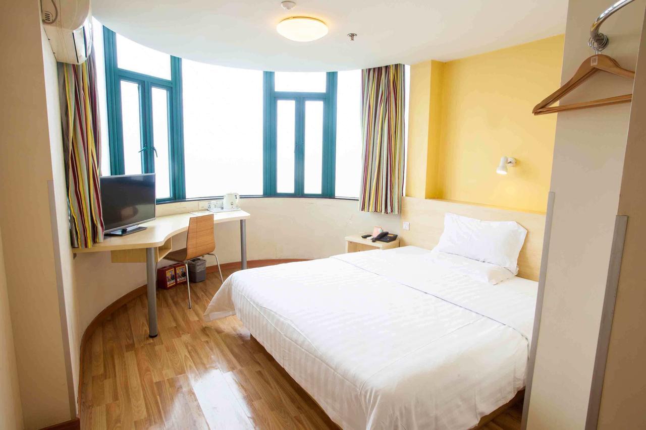 7Days Inn Xianning Hot Spring Pedestrian Street Shopping Park Dış mekan fotoğraf