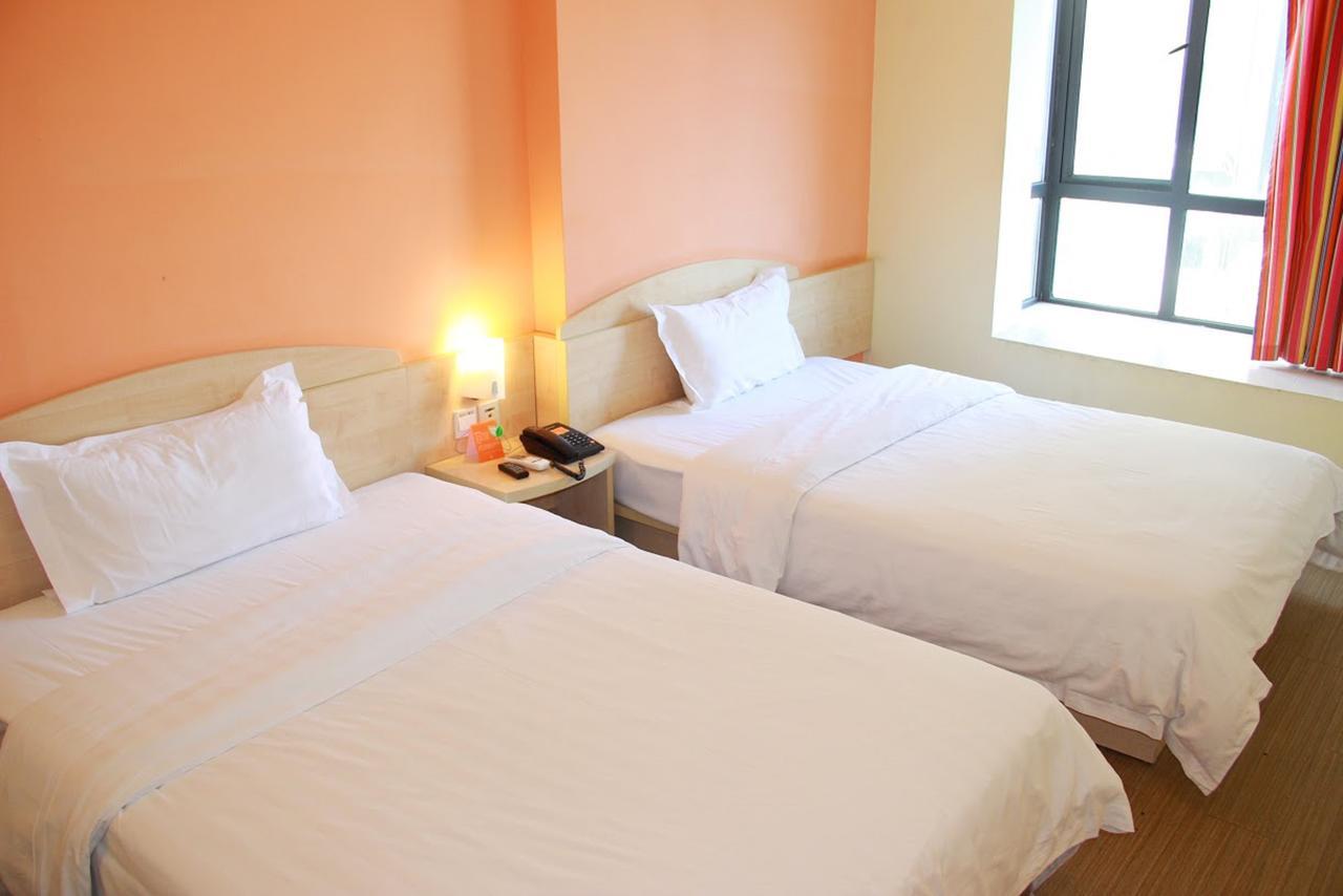7Days Inn Xianning Hot Spring Pedestrian Street Shopping Park Dış mekan fotoğraf